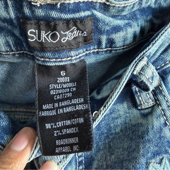 Suko Jeans in Light Blue Embroidered with Pink Floral Accents - Picture 4 of 5